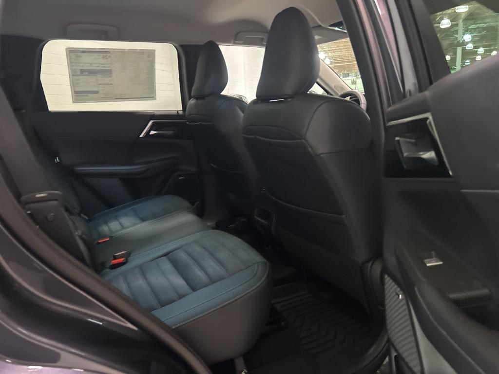 new 2025 Mitsubishi Outlander car, priced at $37,305