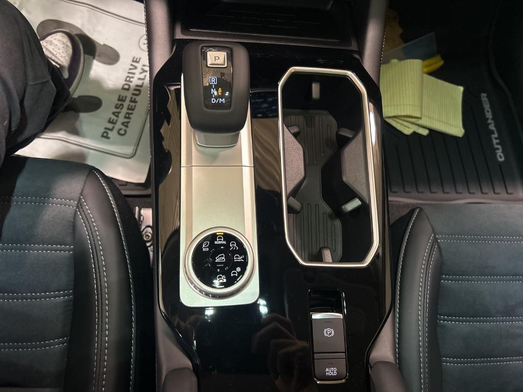 new 2025 Mitsubishi Outlander car, priced at $37,305