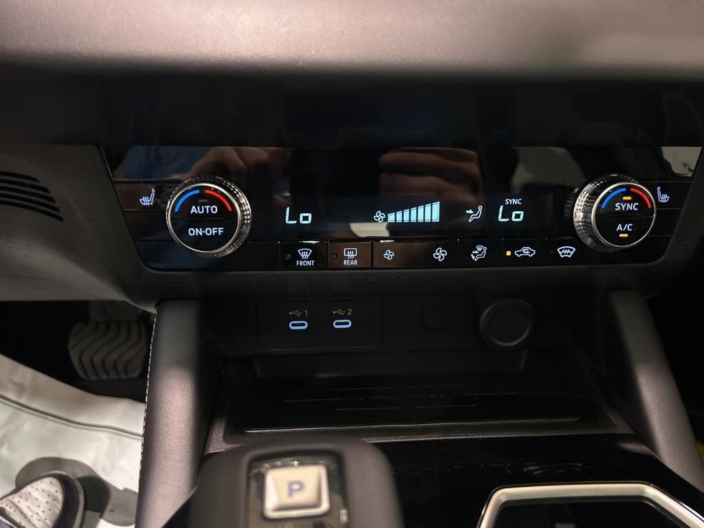 new 2025 Mitsubishi Outlander car, priced at $37,305