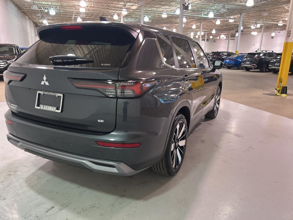 new 2025 Mitsubishi Outlander car, priced at $37,305