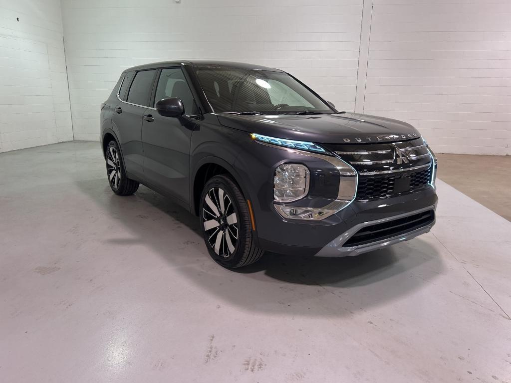 new 2025 Mitsubishi Outlander car, priced at $37,305