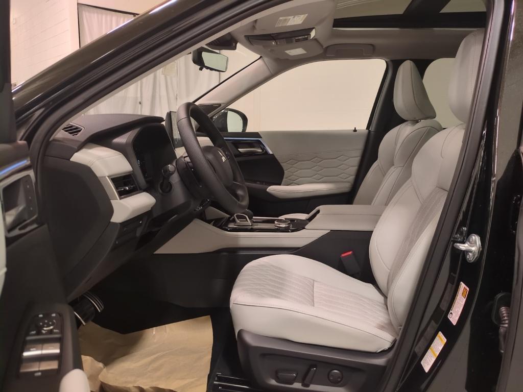new 2025 Mitsubishi Outlander car, priced at $45,590