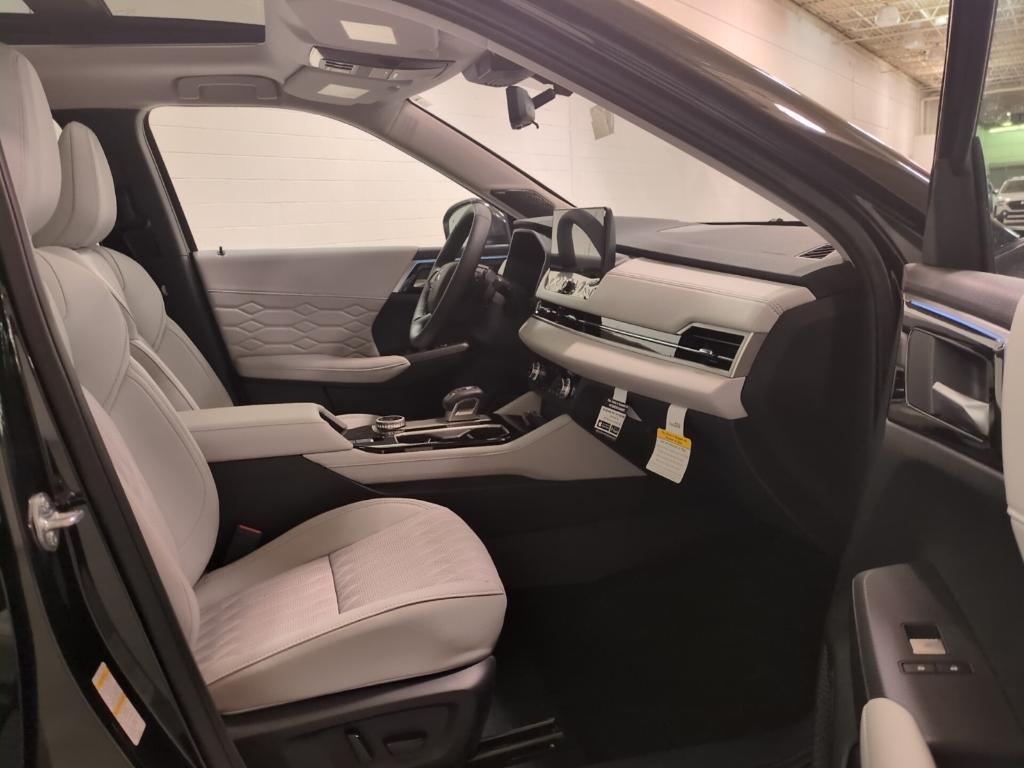 new 2025 Mitsubishi Outlander car, priced at $45,590