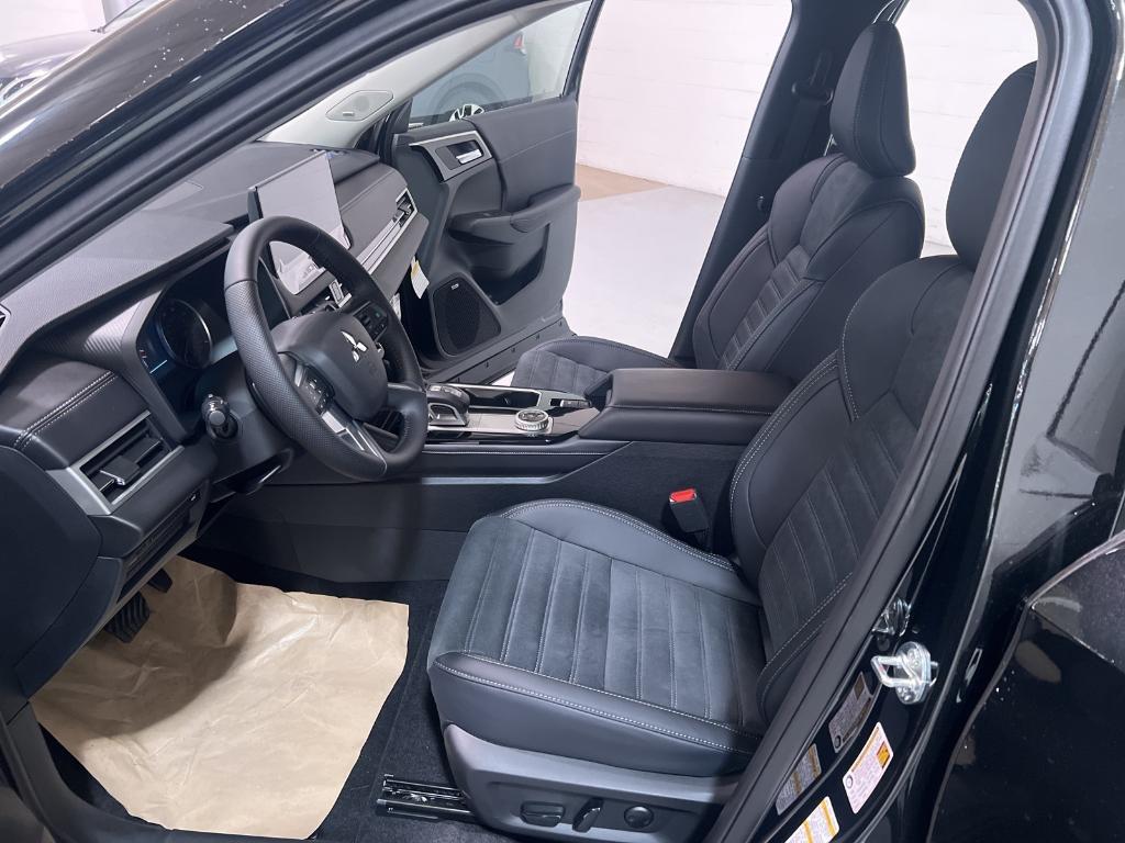 new 2025 Mitsubishi Outlander car, priced at $37,500