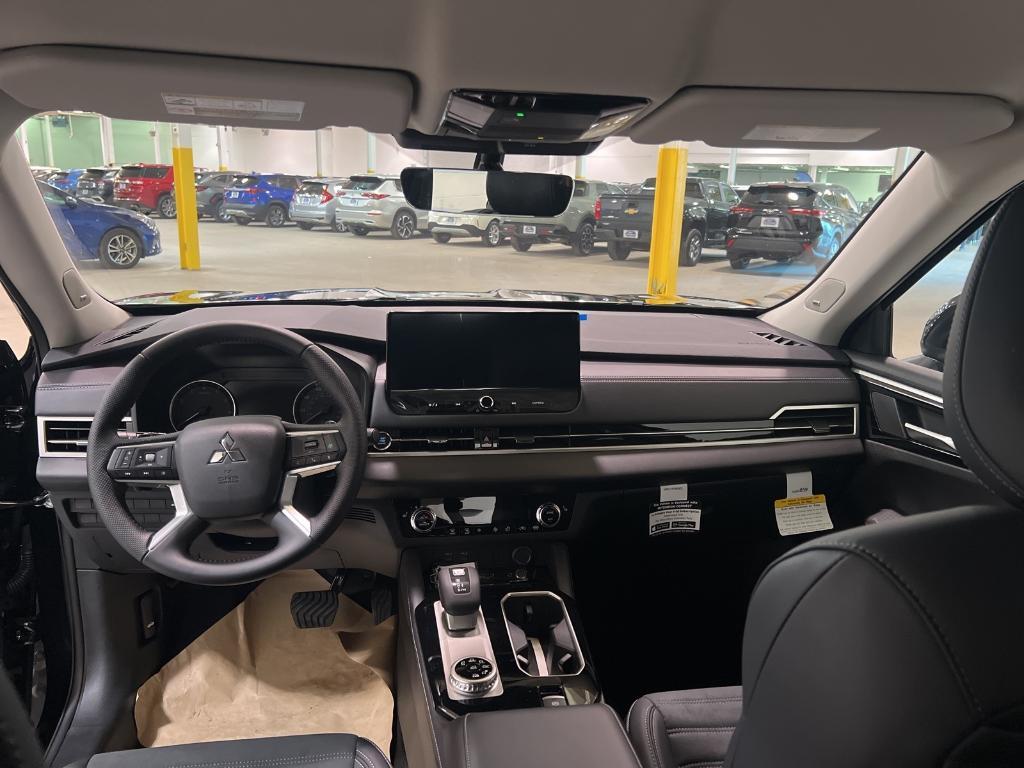 new 2025 Mitsubishi Outlander car, priced at $37,540