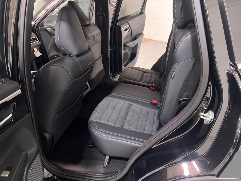 new 2025 Mitsubishi Outlander car, priced at $37,540