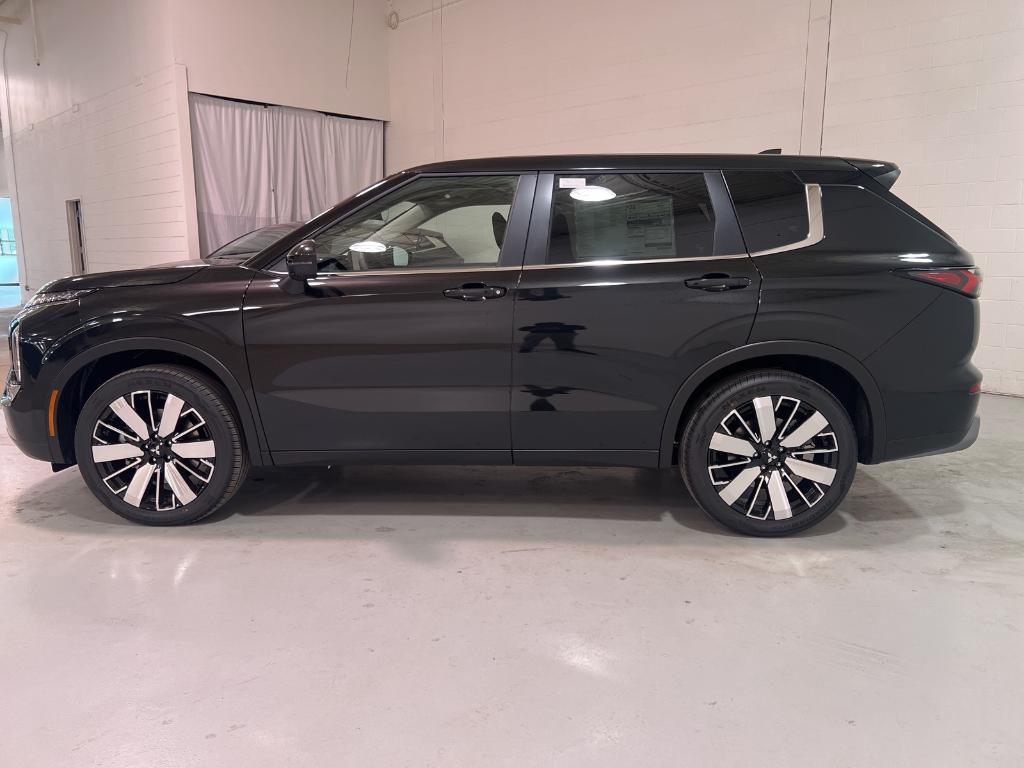 new 2025 Mitsubishi Outlander car, priced at $37,540