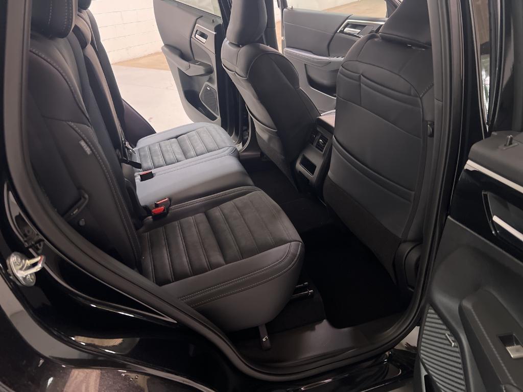 new 2025 Mitsubishi Outlander car, priced at $37,540