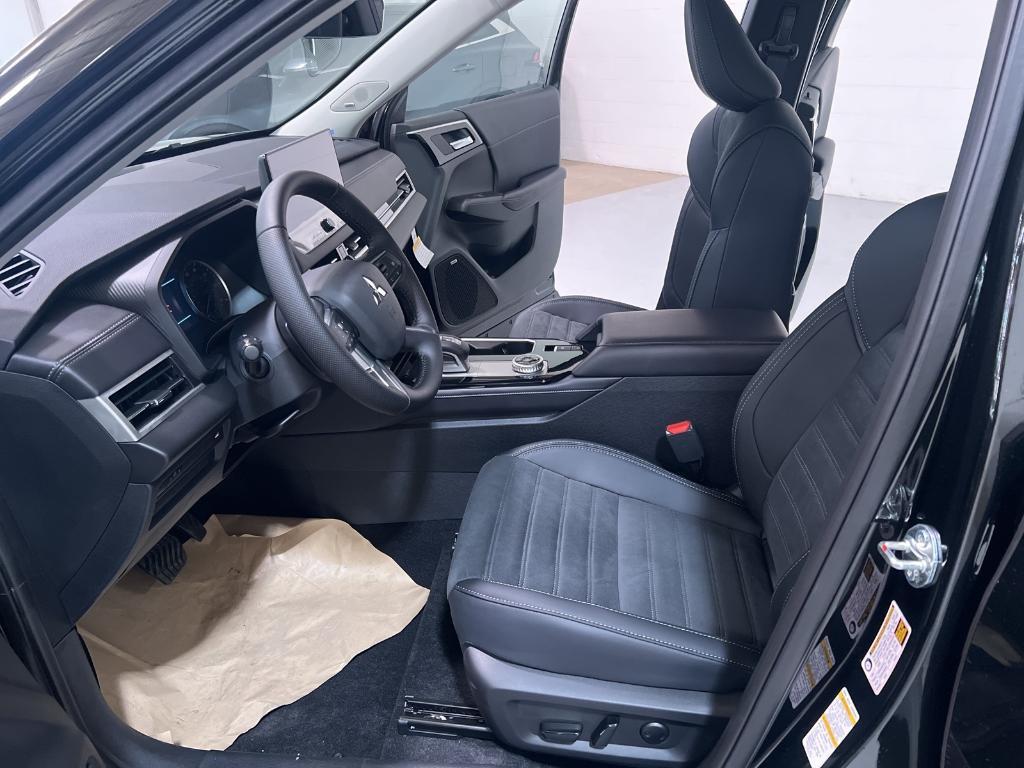 new 2025 Mitsubishi Outlander car, priced at $37,540