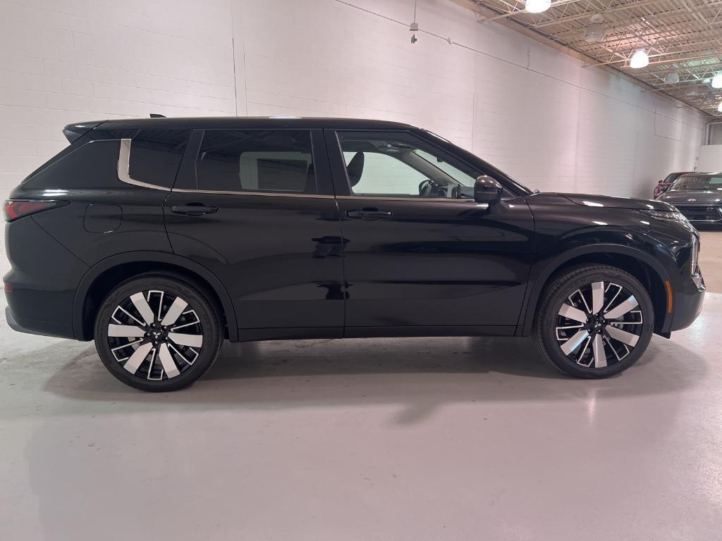new 2025 Mitsubishi Outlander car, priced at $37,540