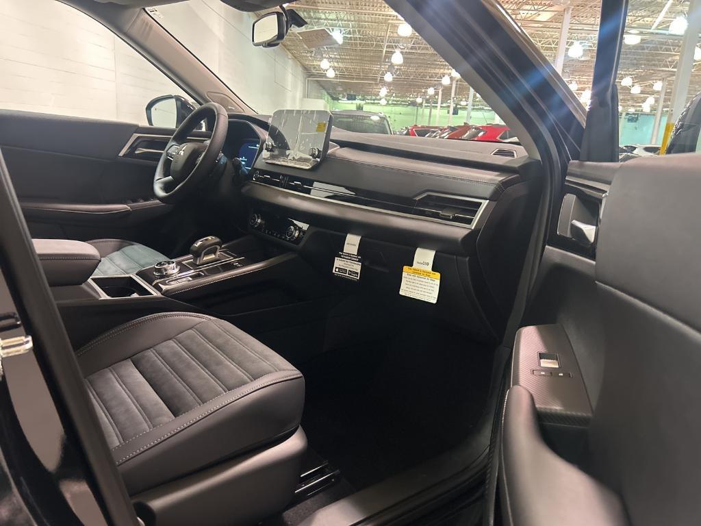 new 2025 Mitsubishi Outlander PHEV car, priced at $46,705