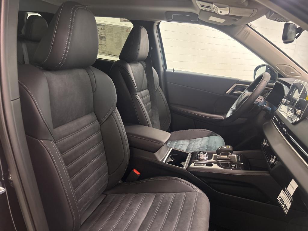 new 2025 Mitsubishi Outlander PHEV car, priced at $46,705