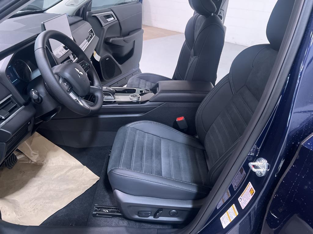 new 2025 Mitsubishi Outlander car, priced at $37,455