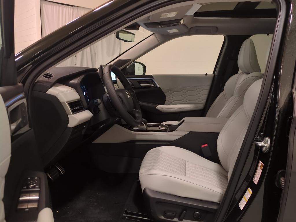 new 2025 Mitsubishi Outlander car, priced at $44,155