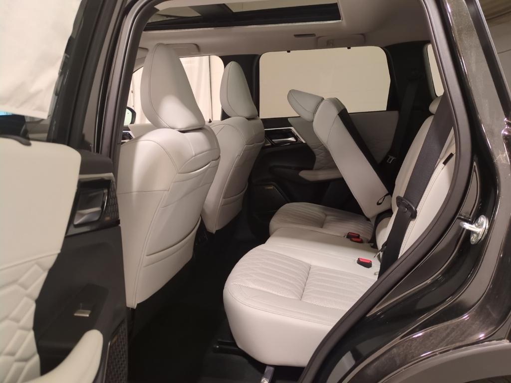new 2025 Mitsubishi Outlander car, priced at $44,155