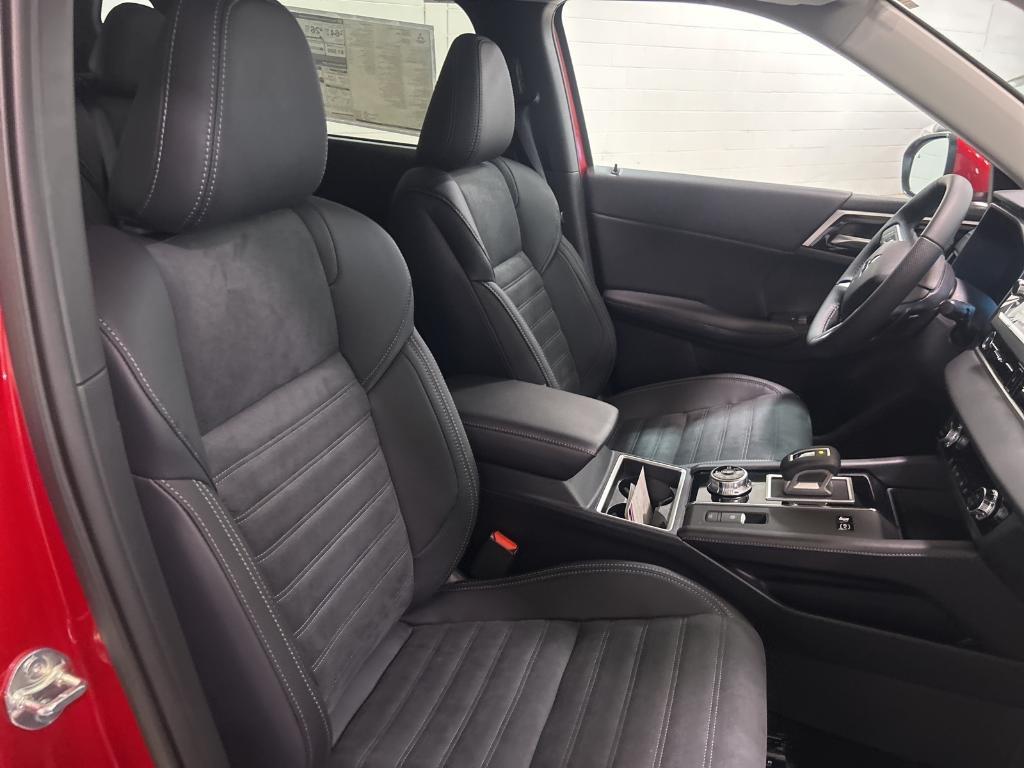 new 2025 Mitsubishi Outlander PHEV car, priced at $45,405