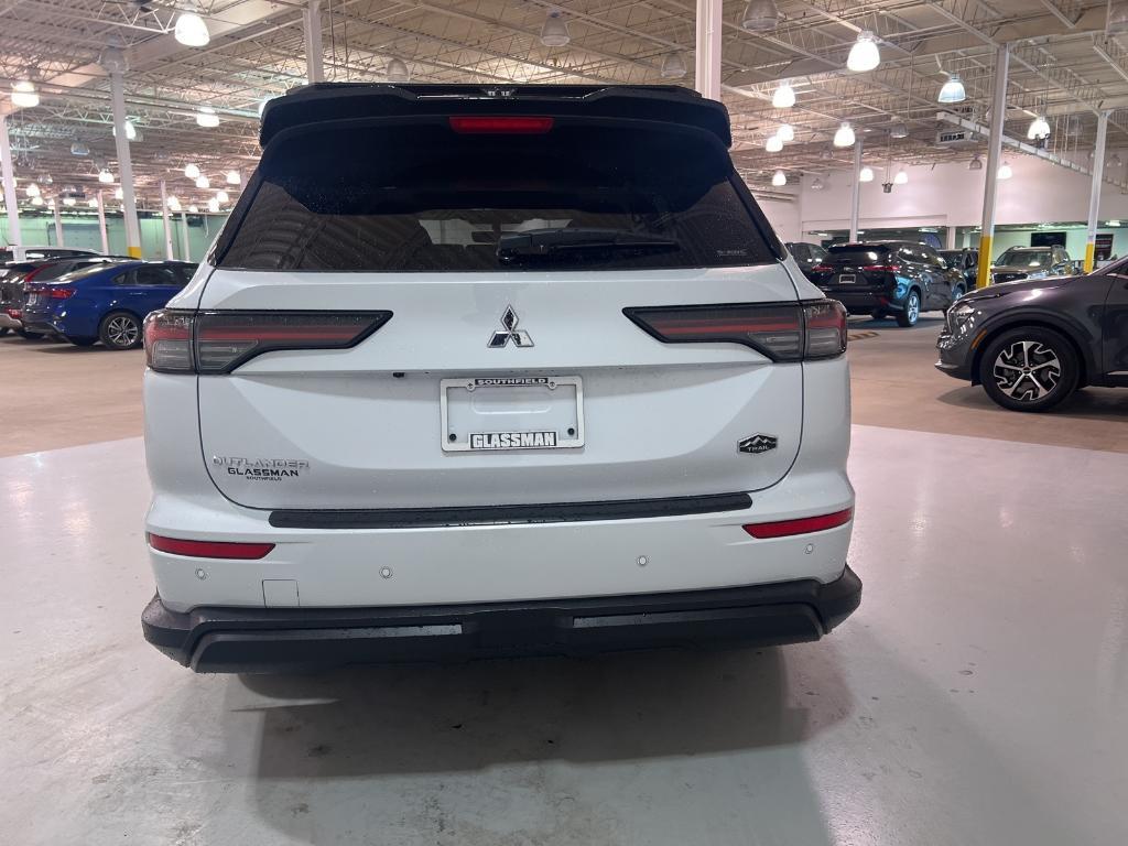 new 2025 Mitsubishi Outlander car, priced at $43,315
