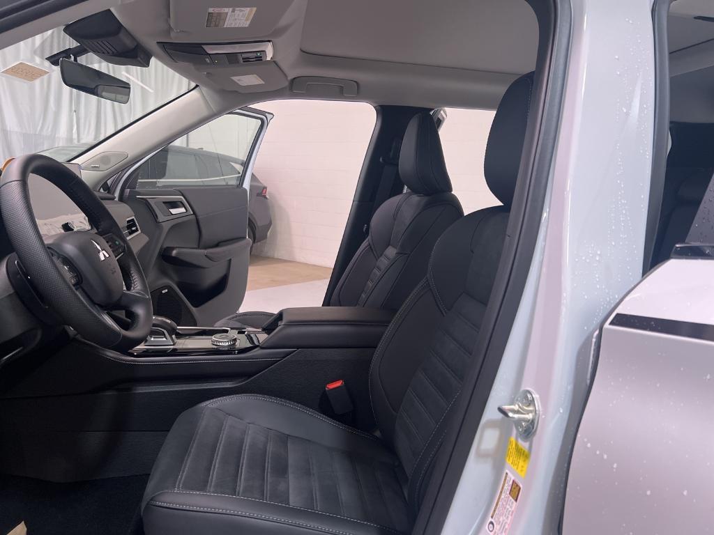 new 2025 Mitsubishi Outlander car, priced at $43,315