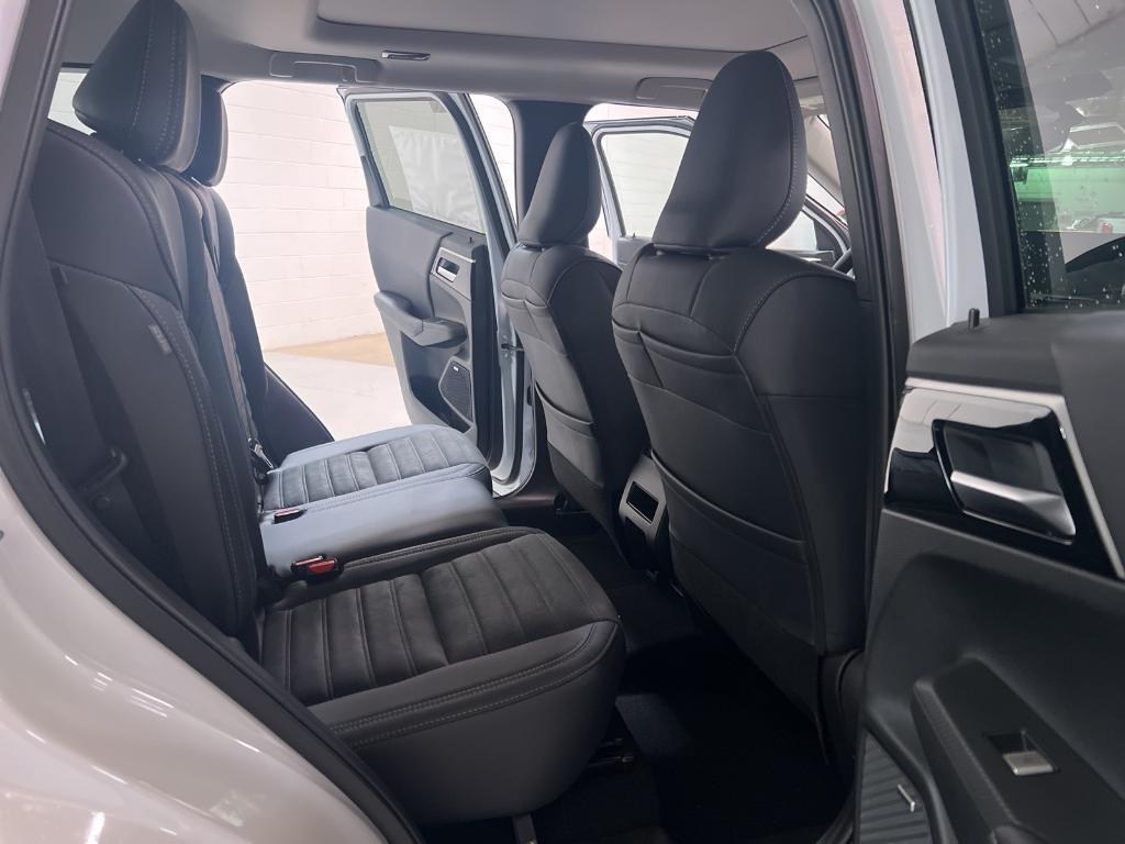 new 2025 Mitsubishi Outlander car, priced at $43,315