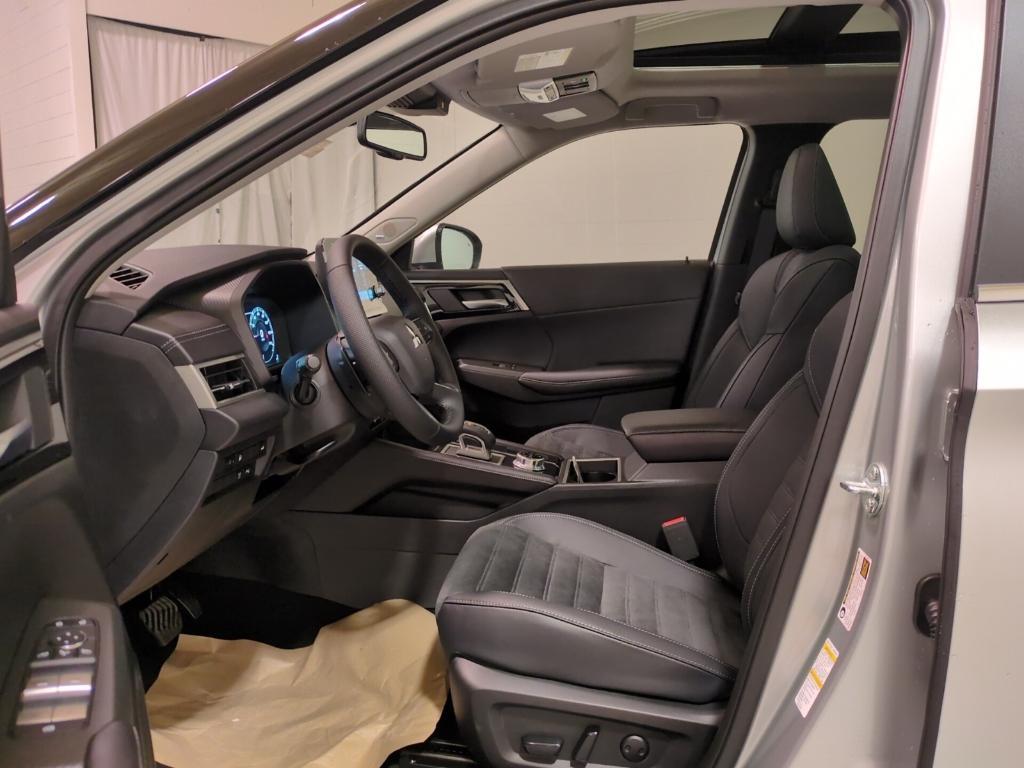 new 2025 Mitsubishi Outlander PHEV car, priced at $46,705