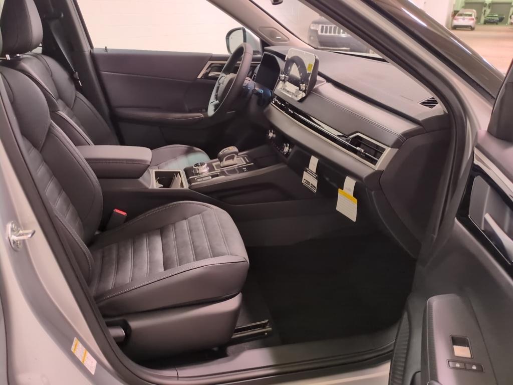 new 2025 Mitsubishi Outlander PHEV car, priced at $46,705