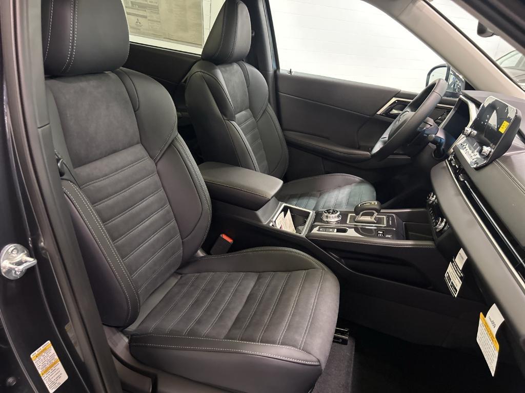 new 2025 Mitsubishi Outlander PHEV car, priced at $44,835