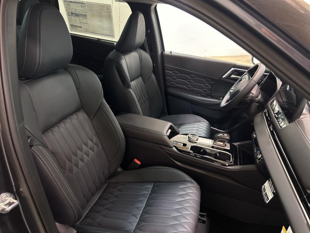 new 2025 Mitsubishi Outlander car, priced at $41,995