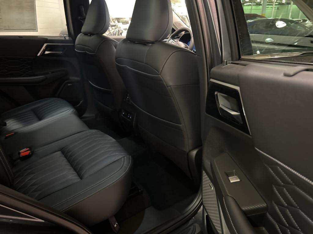 new 2025 Mitsubishi Outlander car, priced at $41,995