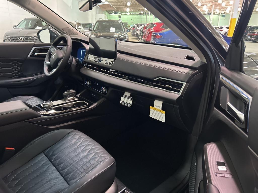 new 2025 Mitsubishi Outlander car, priced at $41,995