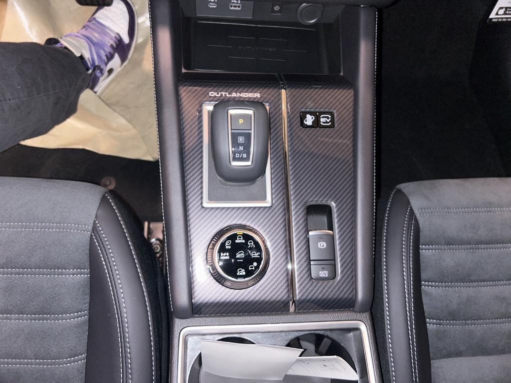 new 2025 Mitsubishi Outlander PHEV car, priced at $46,705