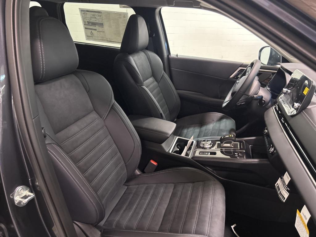 new 2025 Mitsubishi Outlander PHEV car, priced at $46,705