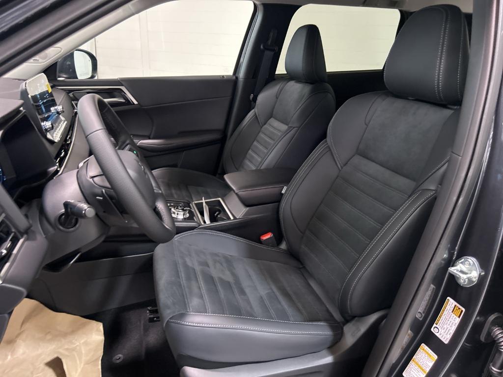 new 2025 Mitsubishi Outlander PHEV car, priced at $46,705