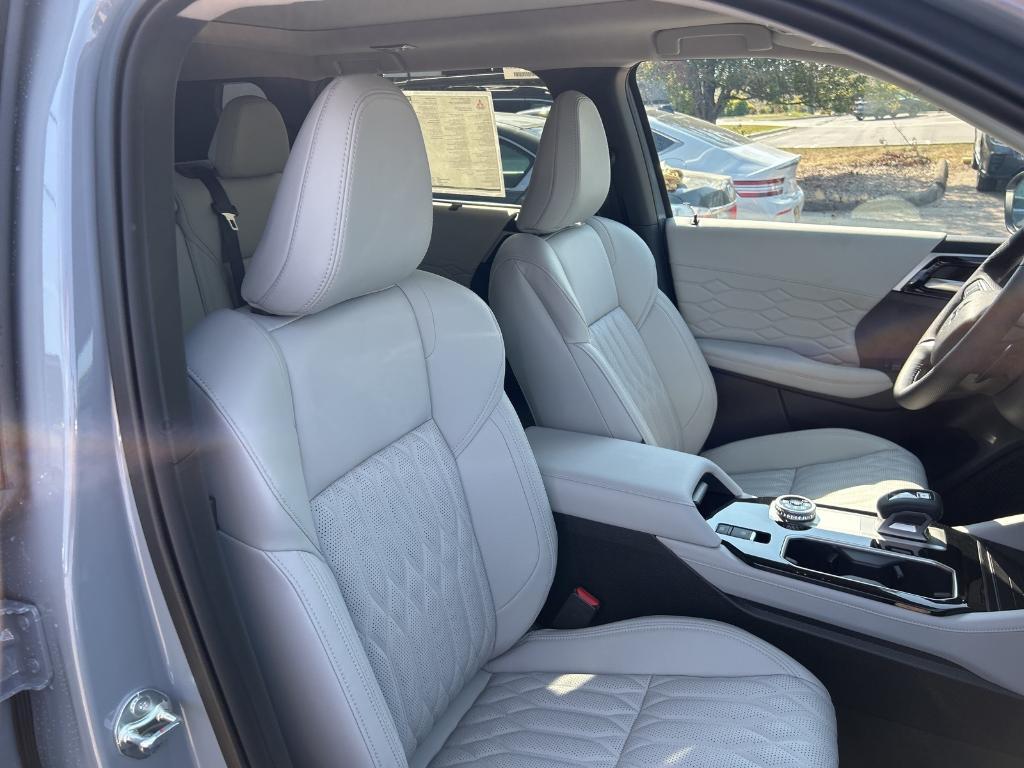 new 2025 Mitsubishi Outlander car, priced at $42,500
