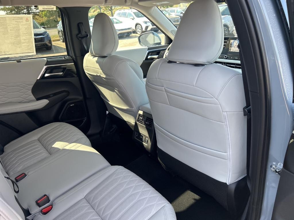 new 2025 Mitsubishi Outlander car, priced at $42,500