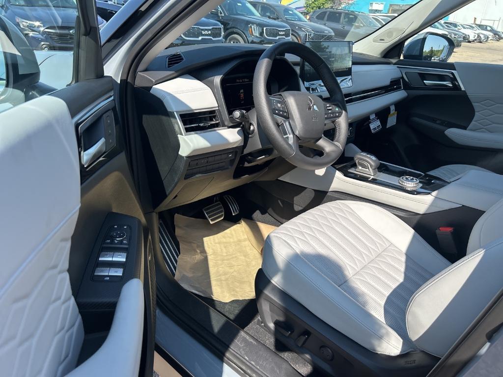 new 2025 Mitsubishi Outlander car, priced at $42,500