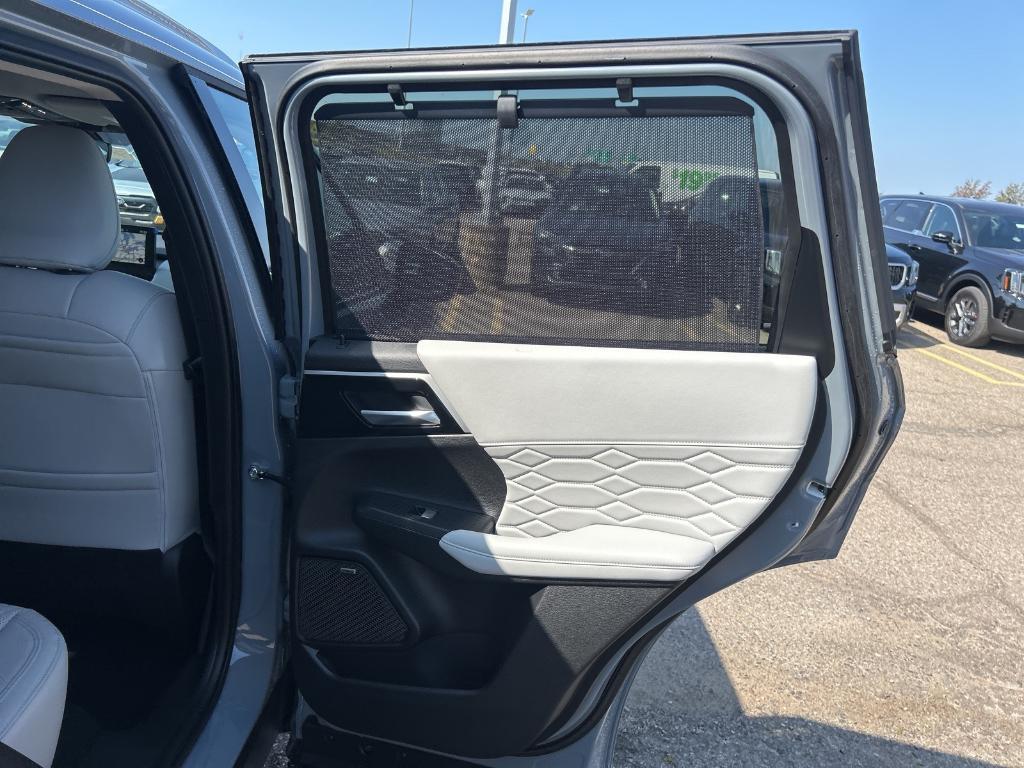 new 2025 Mitsubishi Outlander car, priced at $42,500