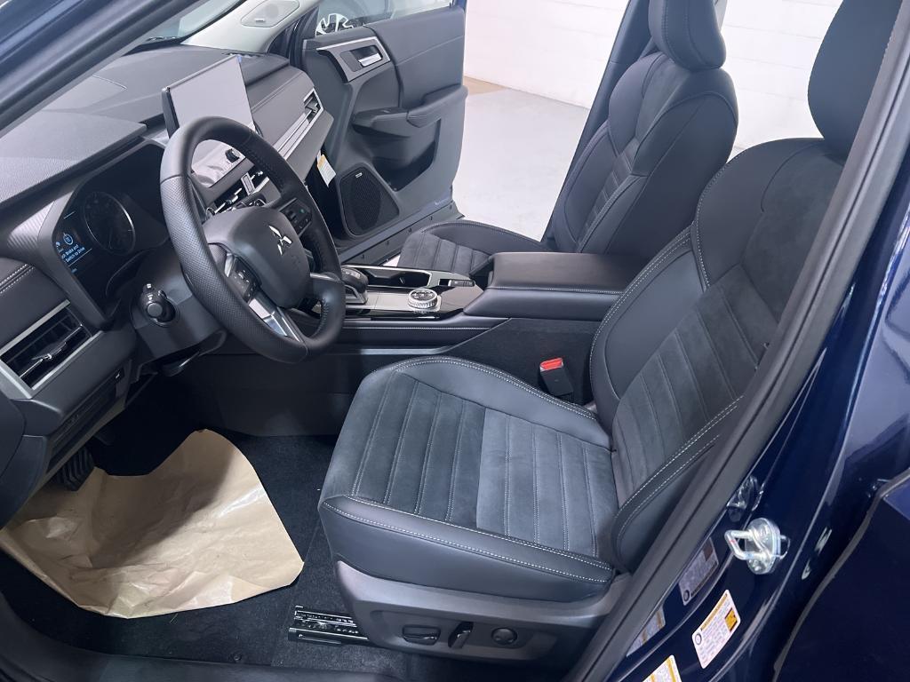 new 2025 Mitsubishi Outlander car, priced at $37,555