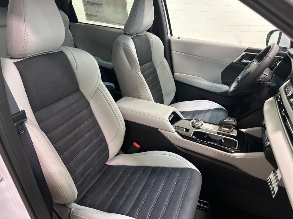 new 2025 Mitsubishi Outlander car, priced at $40,675