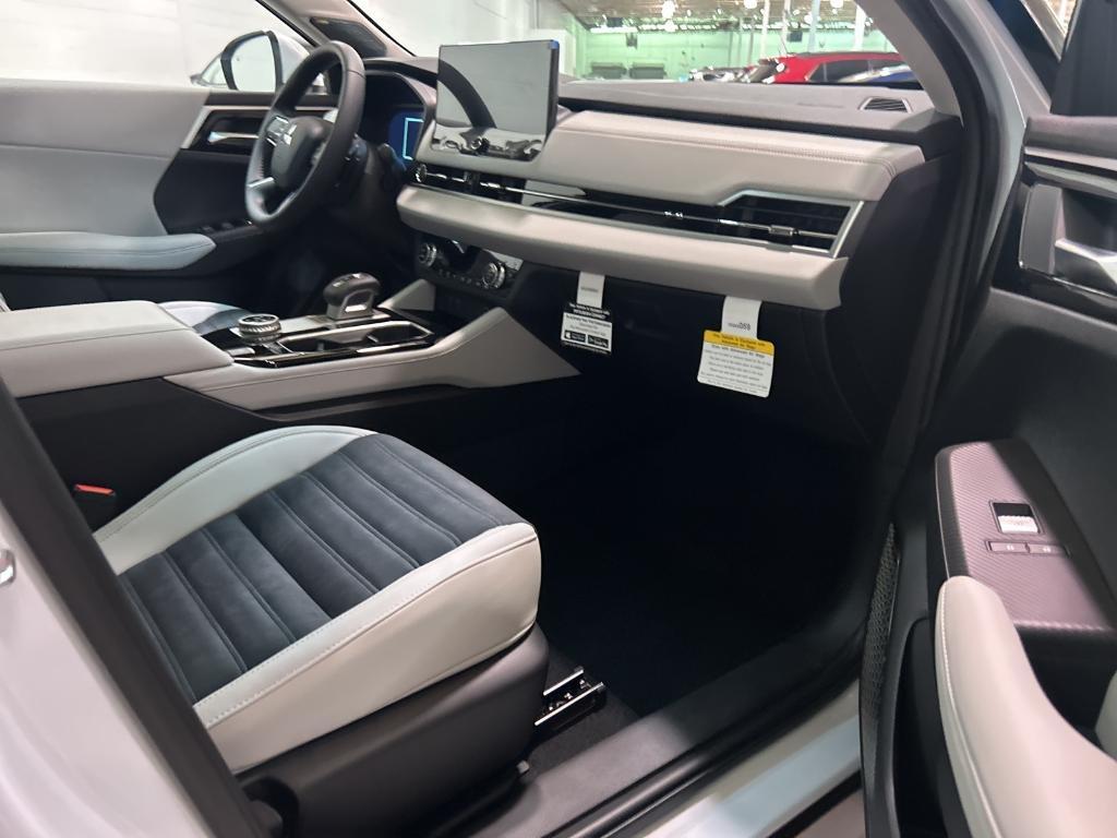 new 2025 Mitsubishi Outlander car, priced at $40,675