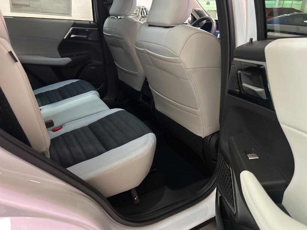 new 2025 Mitsubishi Outlander car, priced at $40,675