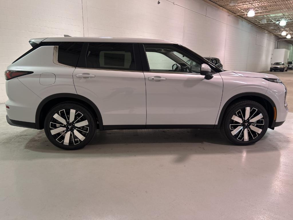 new 2025 Mitsubishi Outlander car, priced at $40,675