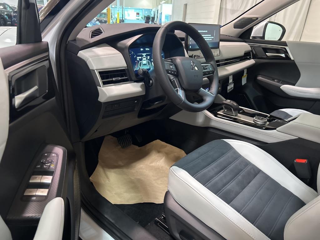 new 2025 Mitsubishi Outlander car, priced at $40,675