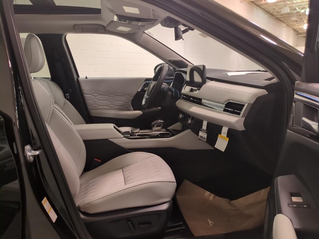 new 2025 Mitsubishi Outlander car, priced at $44,155