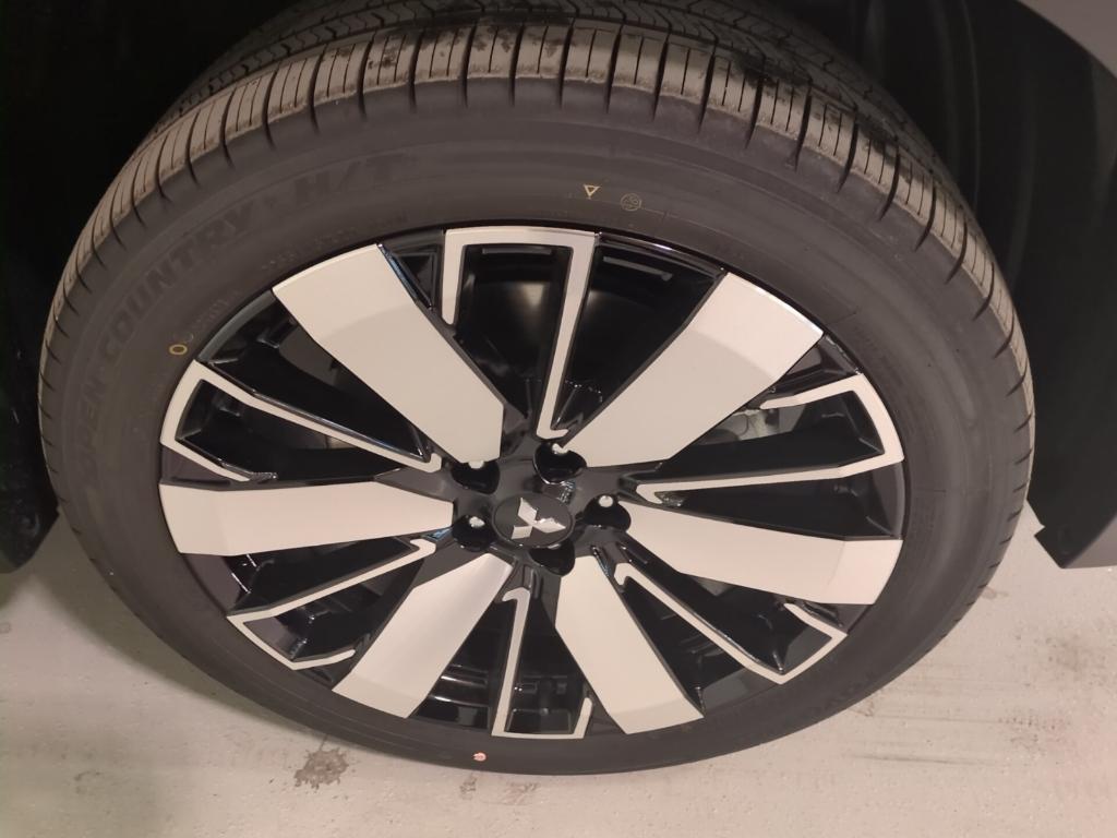 new 2025 Mitsubishi Outlander car, priced at $44,155
