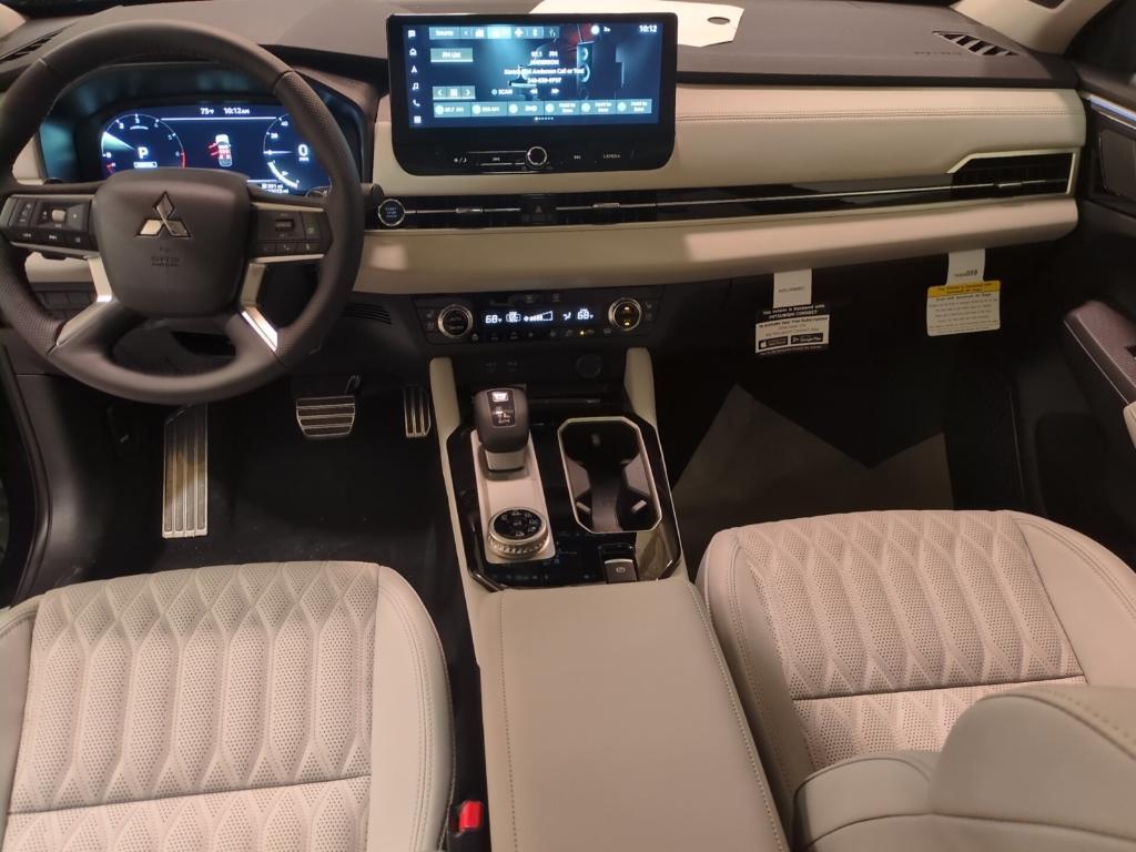 new 2025 Mitsubishi Outlander car, priced at $44,155