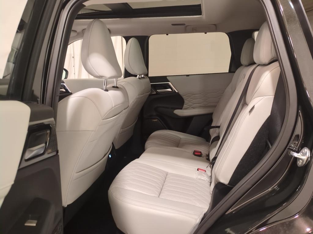 new 2025 Mitsubishi Outlander car, priced at $44,155