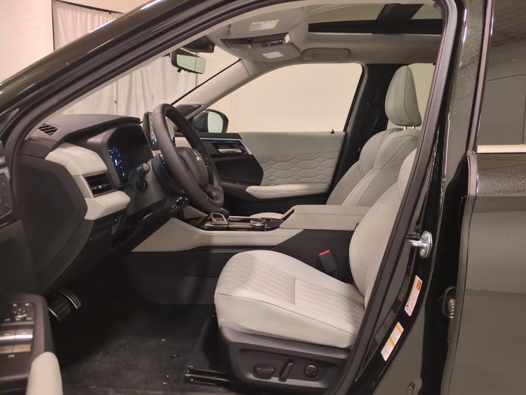 new 2025 Mitsubishi Outlander car, priced at $44,155