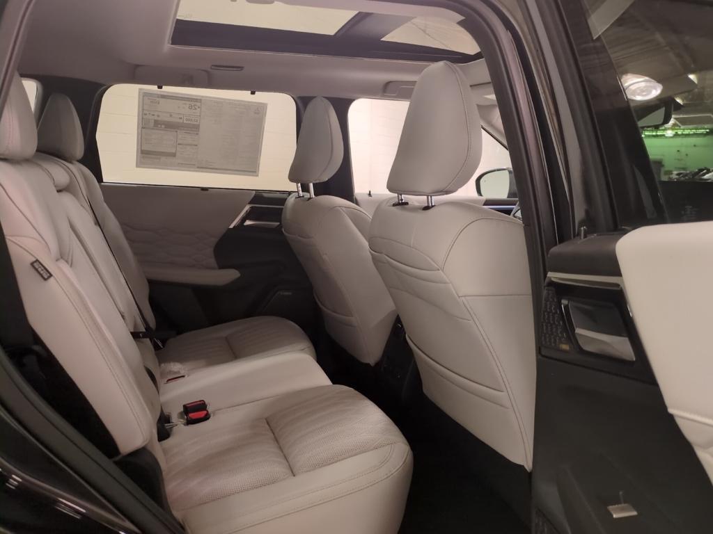 new 2025 Mitsubishi Outlander car, priced at $44,155