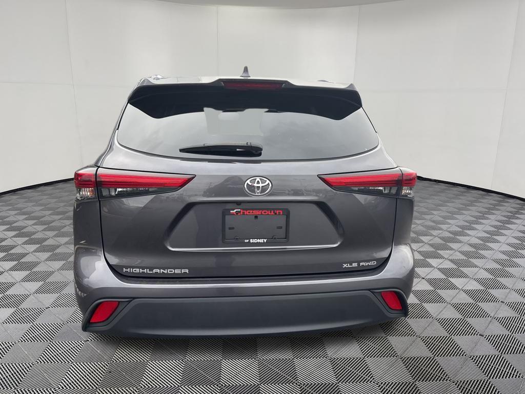 used 2021 Toyota Highlander car, priced at $29,699