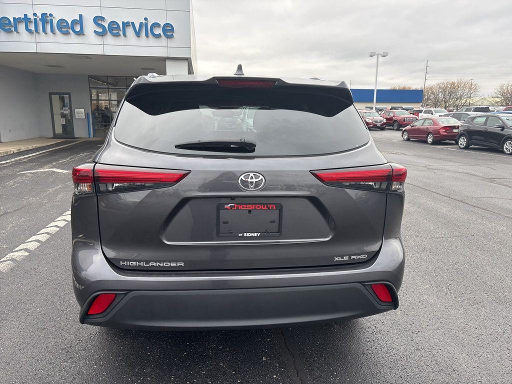 used 2021 Toyota Highlander car, priced at $31,040